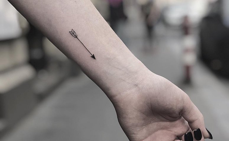 Tatuaje de flecha: 65 fotos delicadas y significativas