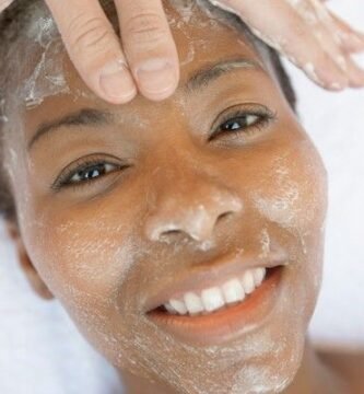 Exfoliante facial: ¿cuál es el adecuado para tu tipo de piel?